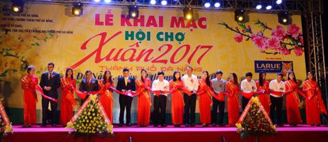 2017 spring fair opens in Da Nang - ảnh 1